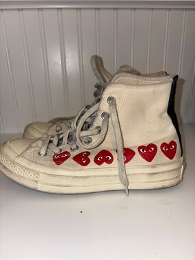 Converse Chuck Taylor Play Low-Top Sneakers in Off-White with Red Logo